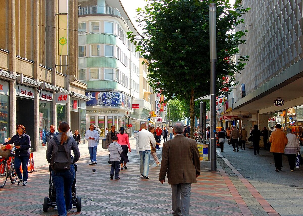 pedestrian_zone_shopping_street